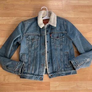 Levi’s Sherpa Jean Jacket Size Small
